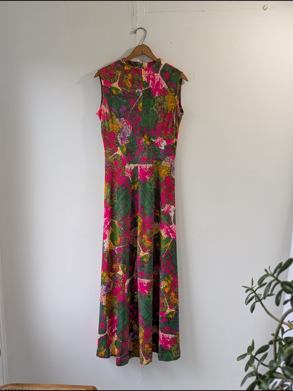 Vintage 60's Sleeveless Retro Print Maxi Dress Vibrant Pink Green VTG Size 14